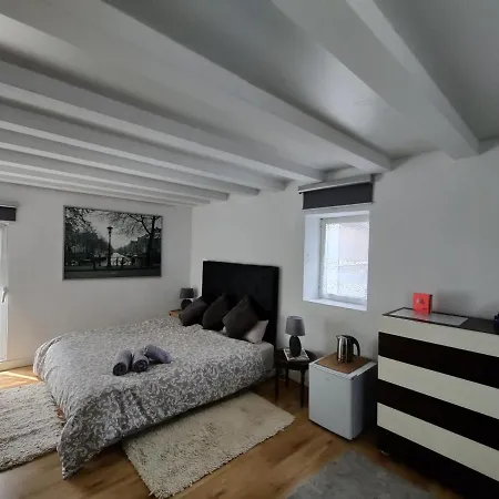 Amets House ホームステイ